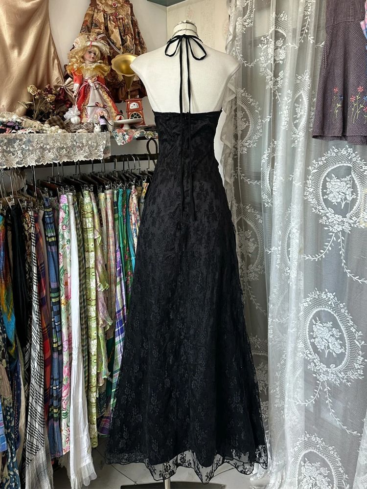 Y2K Backless Halter Mini Dress - เดรสวินเทจ Y2K แบบผูกคอ ไร้แขน สีพื้น แต่งผ้าลูกไม้