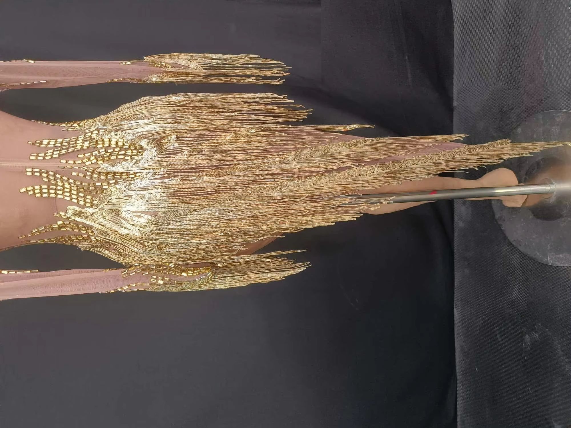 Sparkly Rhinestone Club Party Dress - ชุดเดรสสั้นประดับพู่และคริสตัลวิบวับ สำหรับนักแสดงแดร็กควีนในไนต์คลับ ชุดเต้นลาติน ชุดปาร์ตี้เซ็กซี่ผ้าตาข่ายบางเบา Reqi