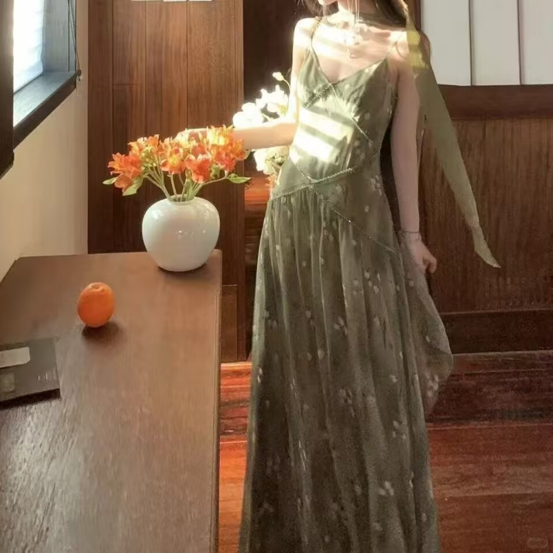 เดรสยาวลายดอกไม้สไตล์วินเทจฝรั - French Vintage Floral Midi Dress บทวิจารณ์และราคา