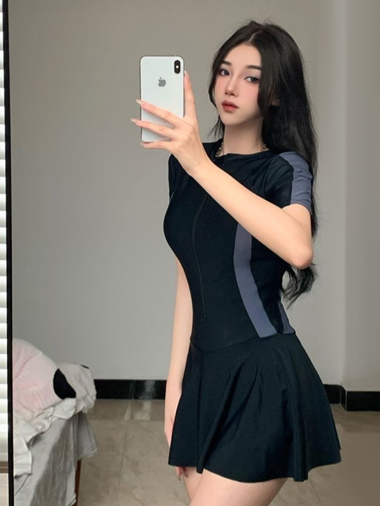 ชุดว่ายน้ำวันพีซแบบสุภาพสำหรับ - Swimwear บทวิจารณ์และราคา